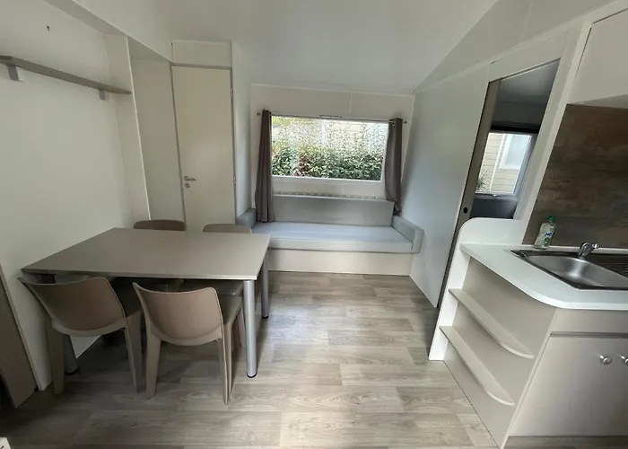 Mobil Home En Camping 4 Etoiles A Bonne Anse Plage / La Palmyre